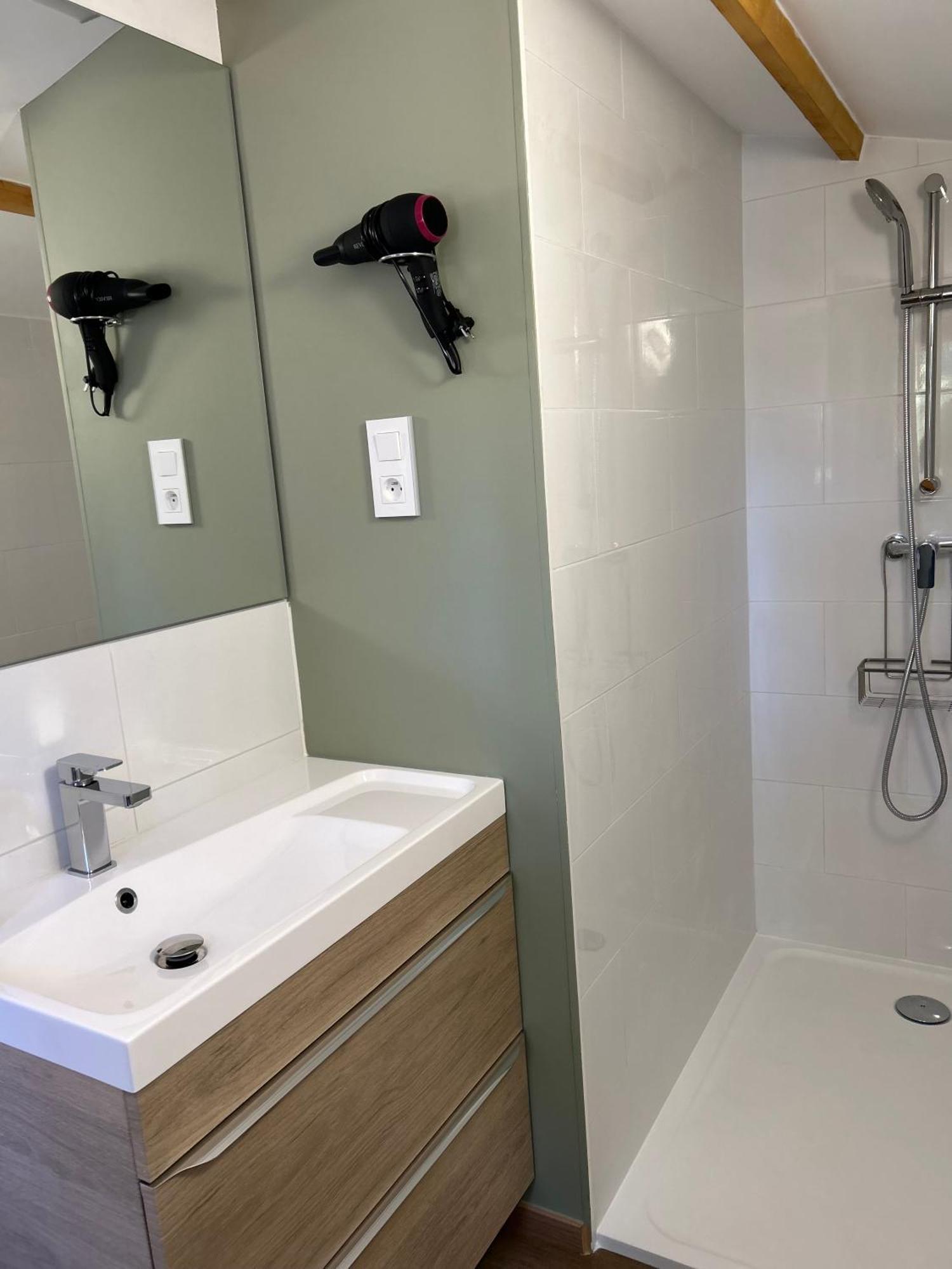Le Patio, chambres d hôtes pour adultes en Camargue, possibilité de naturisme à la piscine, Aimargues Exterior foto